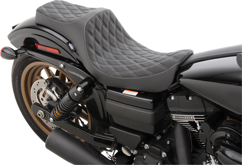 Predator III Seat - Double Diamond - Silver Stitching - FXD/FLD '06-'17