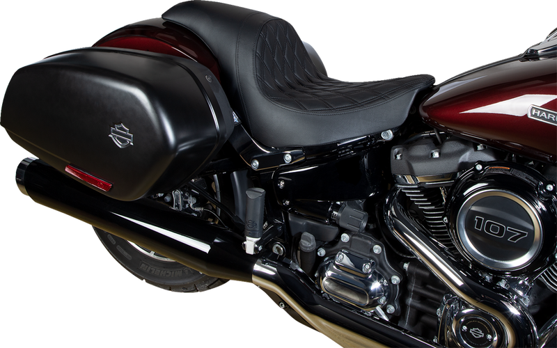 Predator Seat - Double Diamond w/ Black Sitching - Vinyl - FLSB/FXLR '18-'23