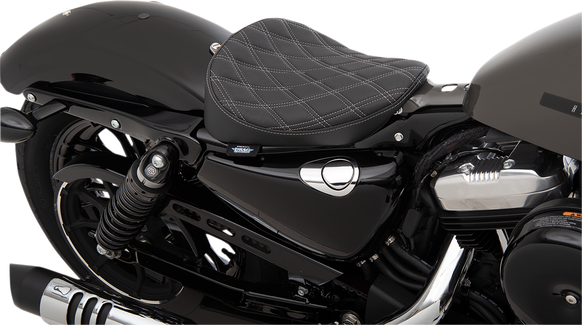 Bobber Solo Seat - Double Diamond - Silver Stitch - '10-'22 XL