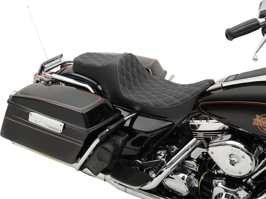 Predator III Seat - Double Diamond - Silver Stitched - FLHR/FLHX '99-'07