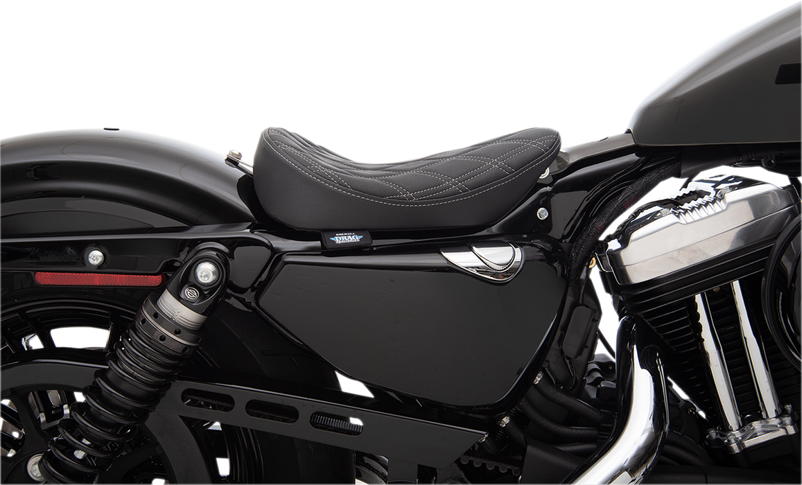 Bobber Solo Seat - Double Diamond - Silver Stitch - '10-'22 XL