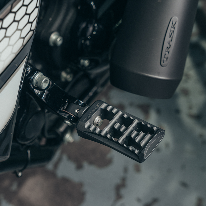 Assault Series Platform Pegs - 2020 Harley-Davidson Road Glide