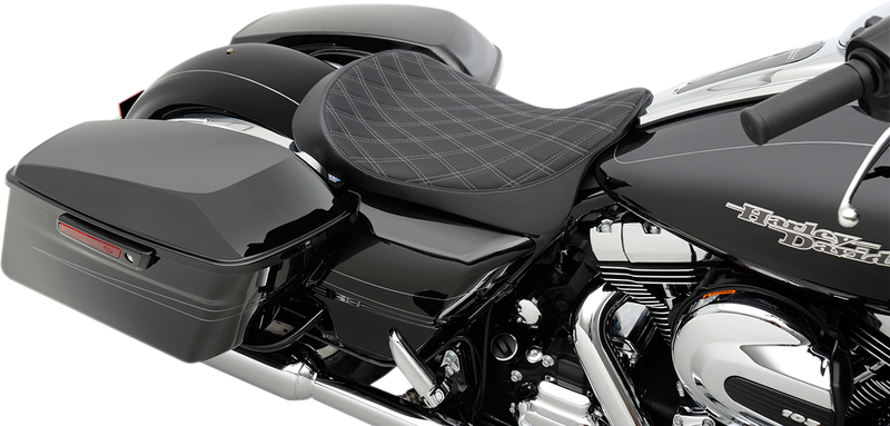 Low Solo Seat - Double Diamond - Silver Stitch - FL '08-'23