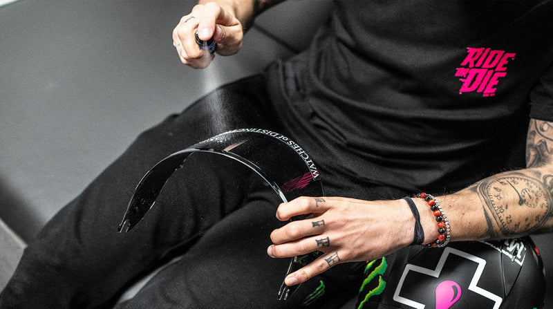 HELMET, VISOR AND GOGGLE CLEANER OR KIT
