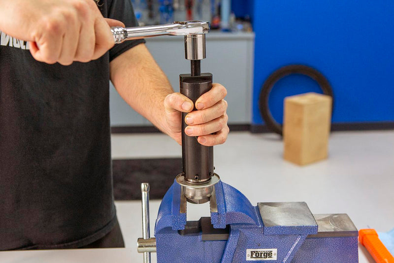 STEERING HEAD BEARING TOOL ('14+ TOURING)