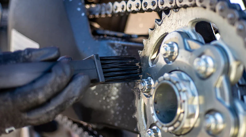 CHAIN CLEANING BRUSH