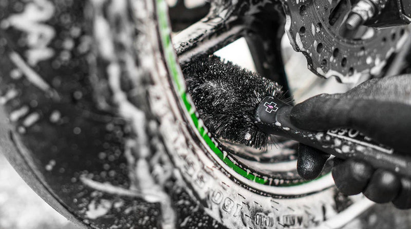 WHEEL AND COMPONENTS BRUSH