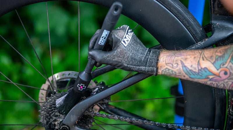 DRIVETRAIN DETAILING BRUSH